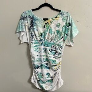 Woman’s blouse like new, perfect condition.